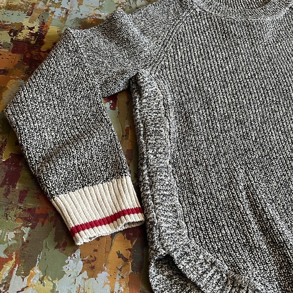 ROOTS - NWOT Cabin Sweater (50% off when Bundled) - Picture 9 of 12